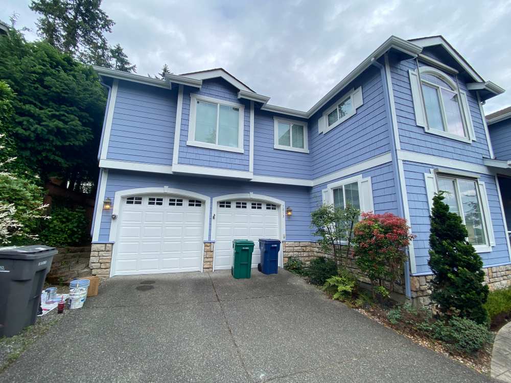 Vanhousing painter deck & fences Everett