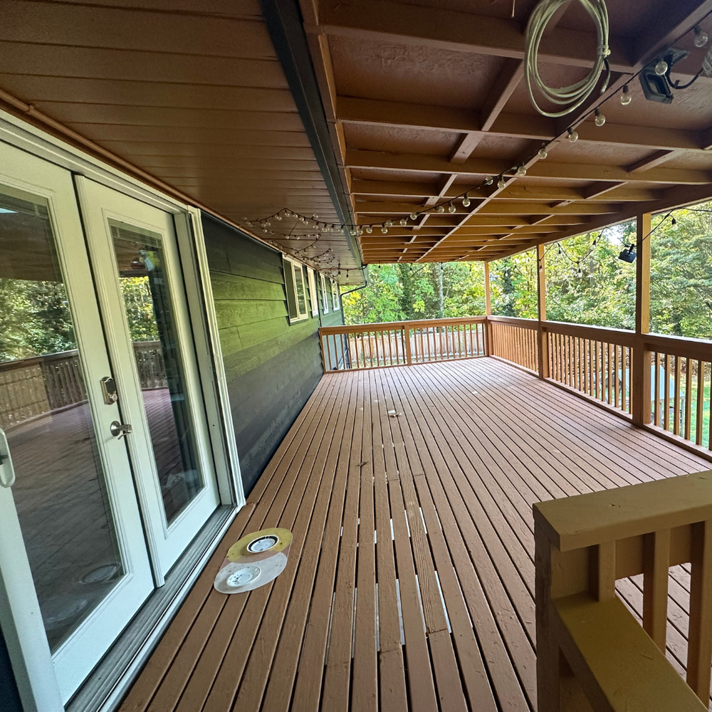 Fences&Decks painting our work Vanhousing