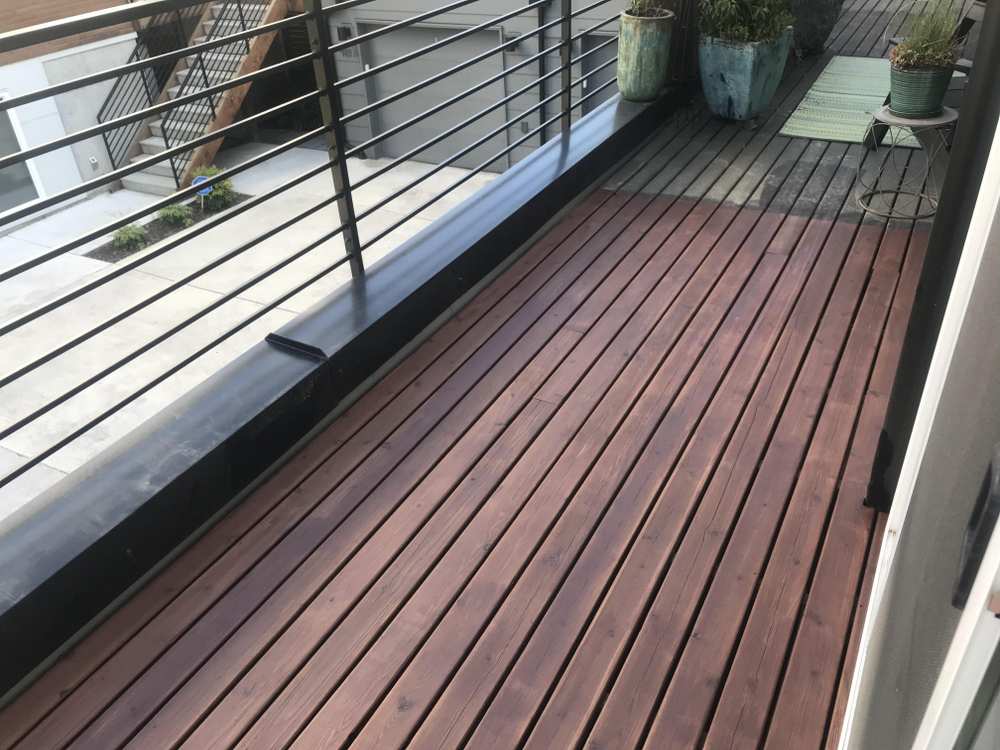 Fences&Decks painting our work Vanhousing
