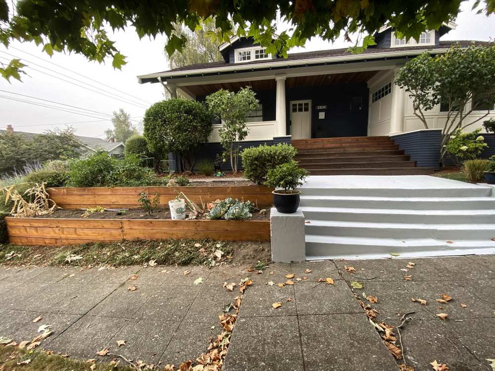 Fences&Decks painting our work Vanhousing